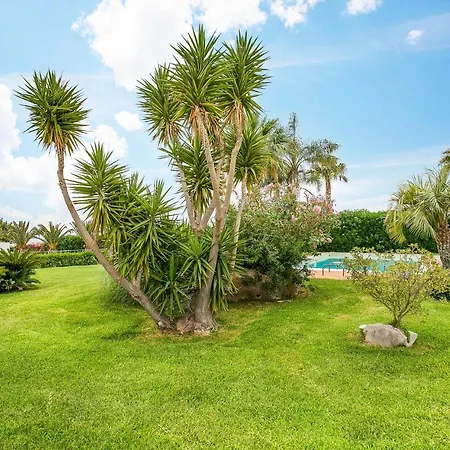 Holiday home Awesome In